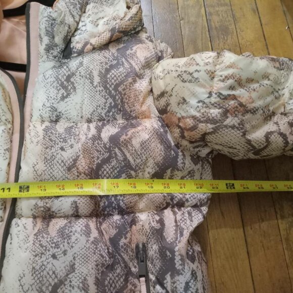 Peach, grey, and white puffer jacket - Like new - Picture 4 of 7